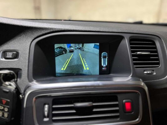 Volvo V60 2.4 D6 AWD Plug-In Hybrid Summum 286PS 2014, 4-TJX-19