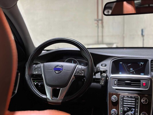 Volvo V60 2.4 D6 AWD Plug-In Hybrid Summum 286PS 2014, 4-TJX-19