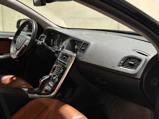 Volvo V60 2.4 D6 AWD Plug-In Hybrid Summum 286PS 2014, 4-TJX-19