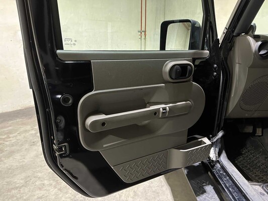 Jeep Wrangler Unlimited 3.8 Sahara 199pk 2007, 45-NHZ-8 Youngtimer