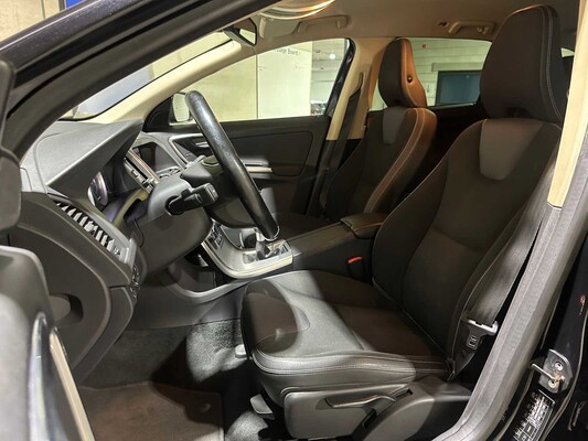 Volvo XC60 2.0 D4 5-cylinder Momentum 163hp 2012, KT-999-X