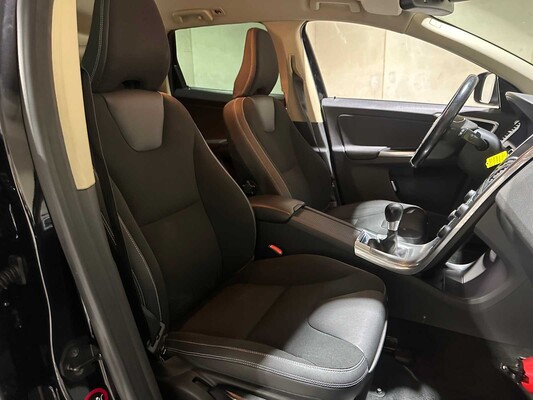 Volvo XC60 2.0 D4 5-cylinder Momentum 163hp 2012, KT-999-X
