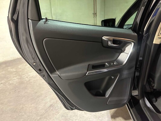 Volvo XC60 2.0 D4 5-cylinder Momentum 163hp 2012, KT-999-X