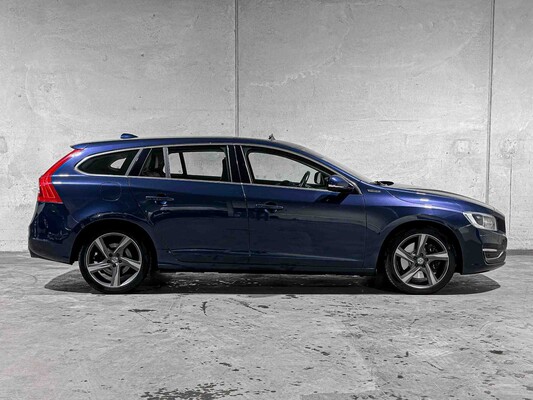 Volvo V60 2.4 D6 AWD Plug-In Hybrid Summum 286hp 2014, 4-TJX-19