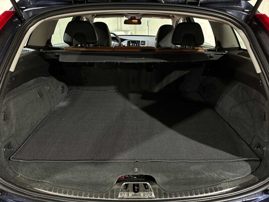 Volvo V60 2.4 D6 AWD Plug-In Hybrid Summum 286hp 2014, 4-TJX-19