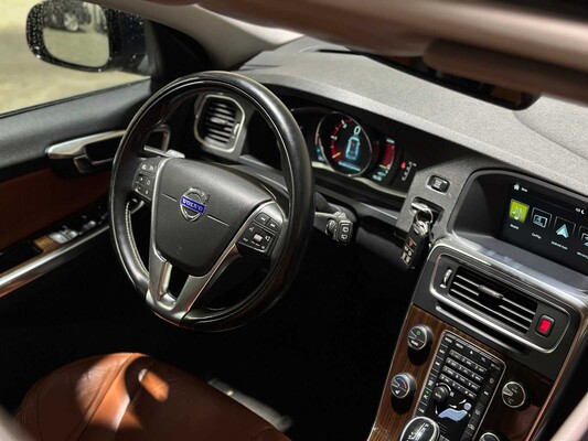 Volvo V60 2.4 D6 AWD Plug-In Hybrid Summum 286hp 2014, 4-TJX-19