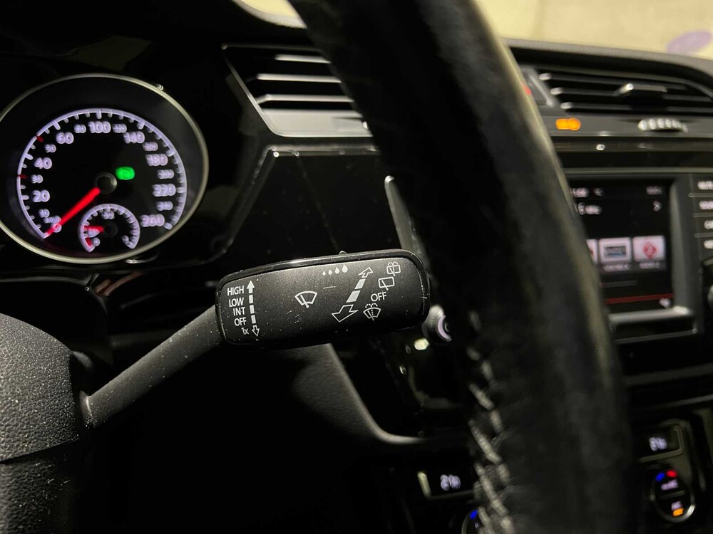 Volkswagen Touran 1.4 TSI Connected Series -Automaat- 150pk 2016, JS-249-R