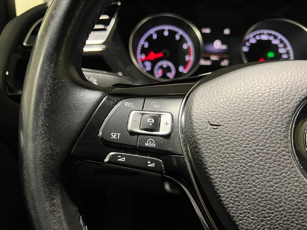 Volkswagen Touran 1.4 TSI Connected Series -Automaat- 150pk 2016, JS-249-R