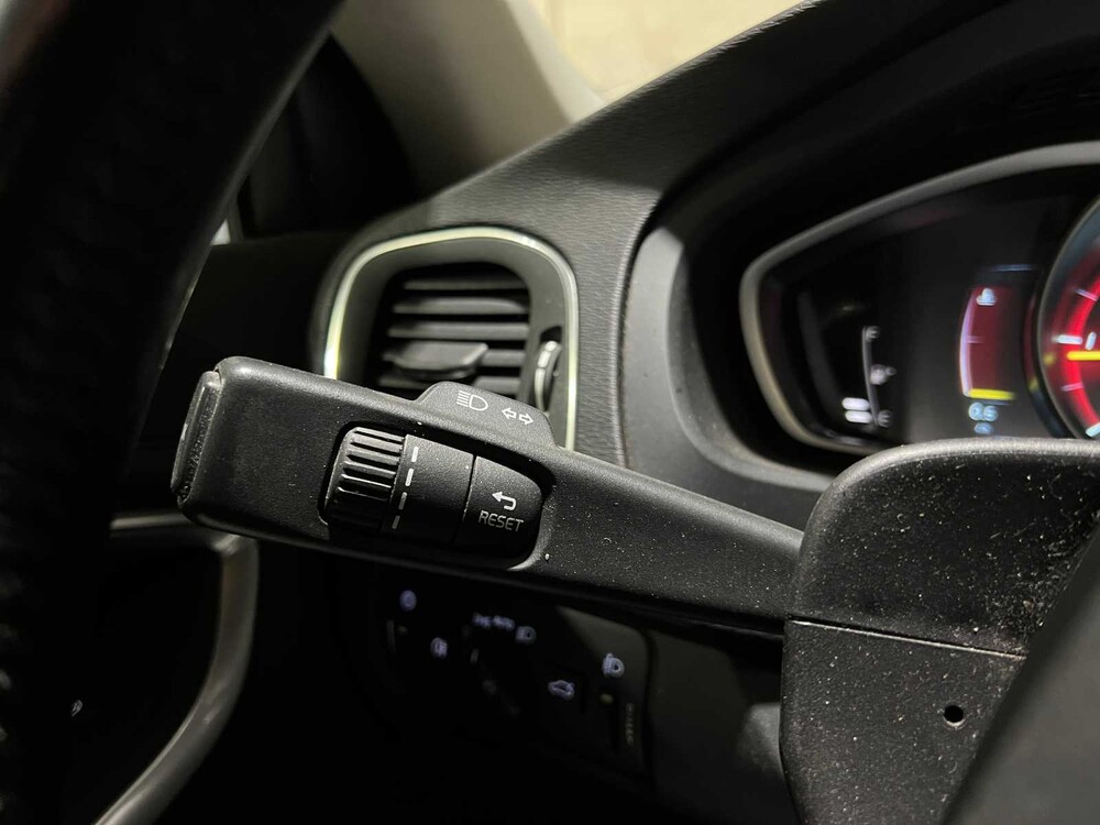 Volvo V40 2.0 D2 Momentum 120pk 2015, GH-539-N