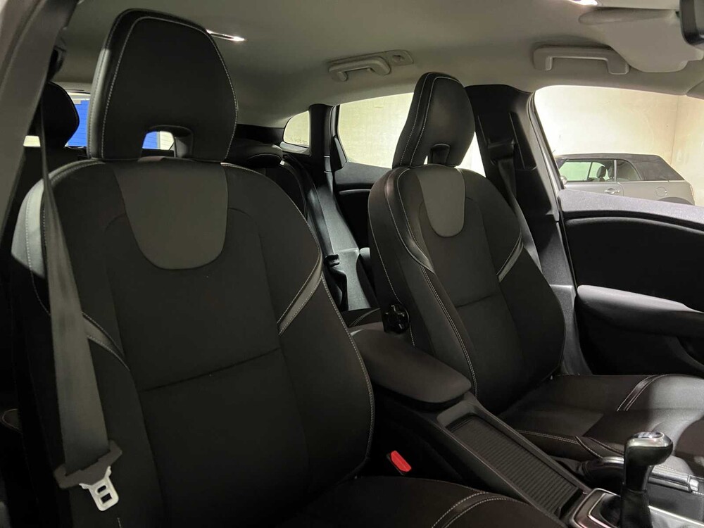 Volvo V40 2.0 D2 Momentum 120pk 2015, GH-539-N