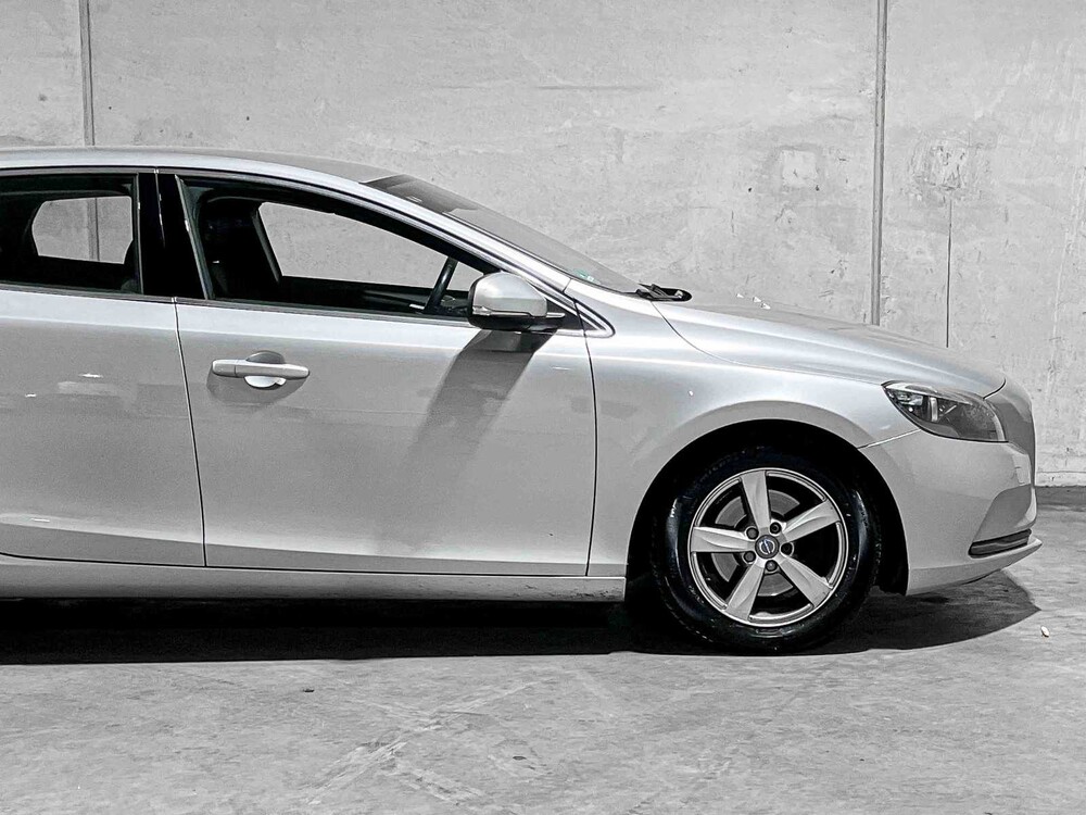 Volvo V40 2.0 D2 Momentum 120pk 2015, GH-539-N