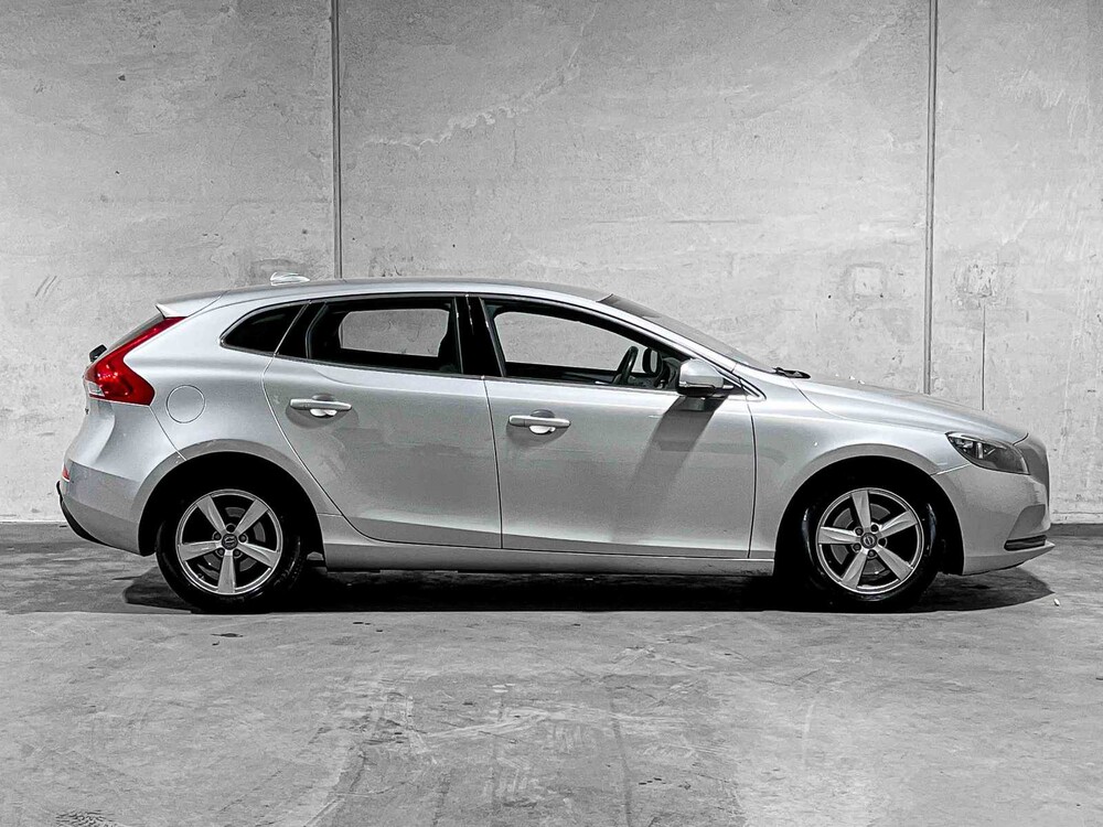 Volvo V40 2.0 D2 Momentum 120pk 2015, GH-539-N