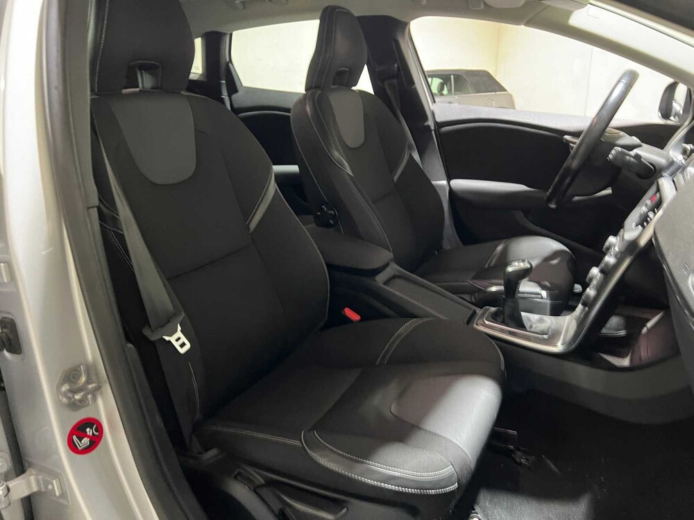 Volvo V40 2.0 D2 Momentum 120pk 2015, GH-539-N