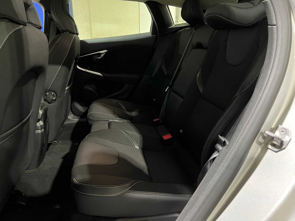 Volvo V40 2.0 D2 Momentum 120pk 2015, GH-539-N