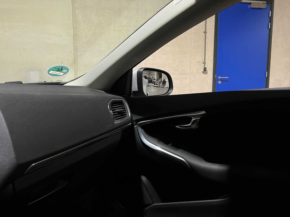 Volvo V40 2.0 D2 Momentum 120pk 2015, GH-539-N