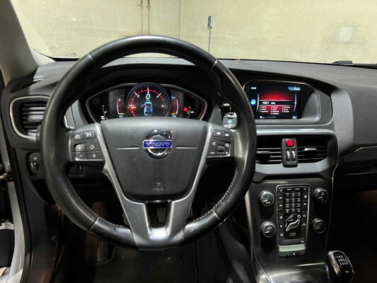 Volvo V40 2.0 D2 Momentum 120hp 2015, GH-539-N