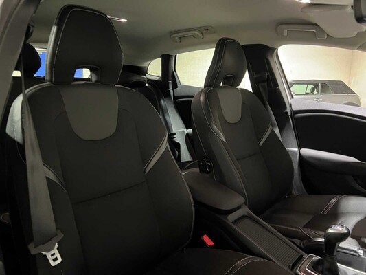 Volvo V40 2.0 D2 Momentum 120hp 2015, GH-539-N