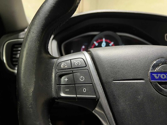 Volvo V40 2.0 D2 Momentum 120hp 2015, GH-539-N
