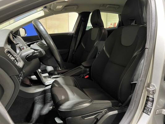 Volvo V40 2.0 D2 Momentum 120hp 2015, GH-539-N
