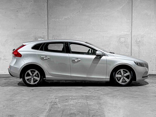 Volvo V40 2.0 D2 Momentum 120hp 2015, GH-539-N
