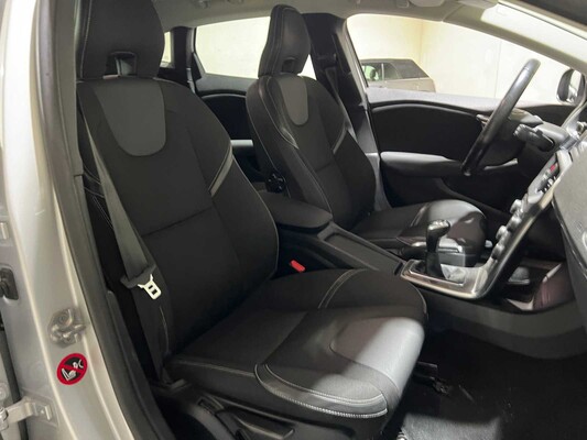 Volvo V40 2.0 D2 Momentum 120hp 2015, GH-539-N