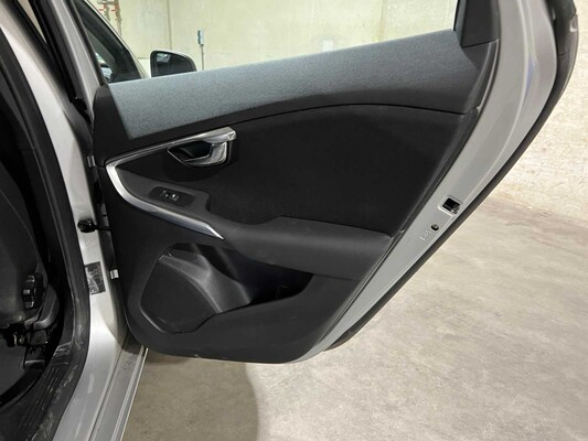 Volvo V40 2.0 D2 Momentum 120hp 2015, GH-539-N