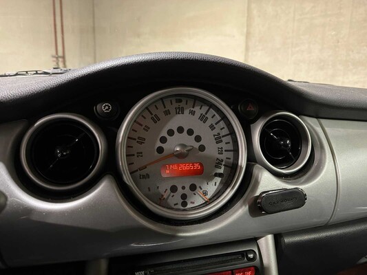 Mini 1.6 Cooper Pepper 116hp 2003, 68-LV-NN