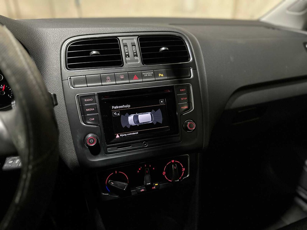 Volkswagen Polo 1.2 TSI Comfortline 90pk 2016, J-776-VR