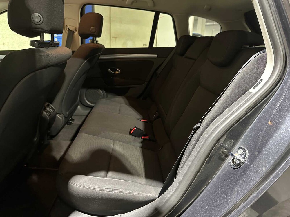 Renault Laguna Estate 2.0 Dynamique 140pk 2010, 36-NKG-6