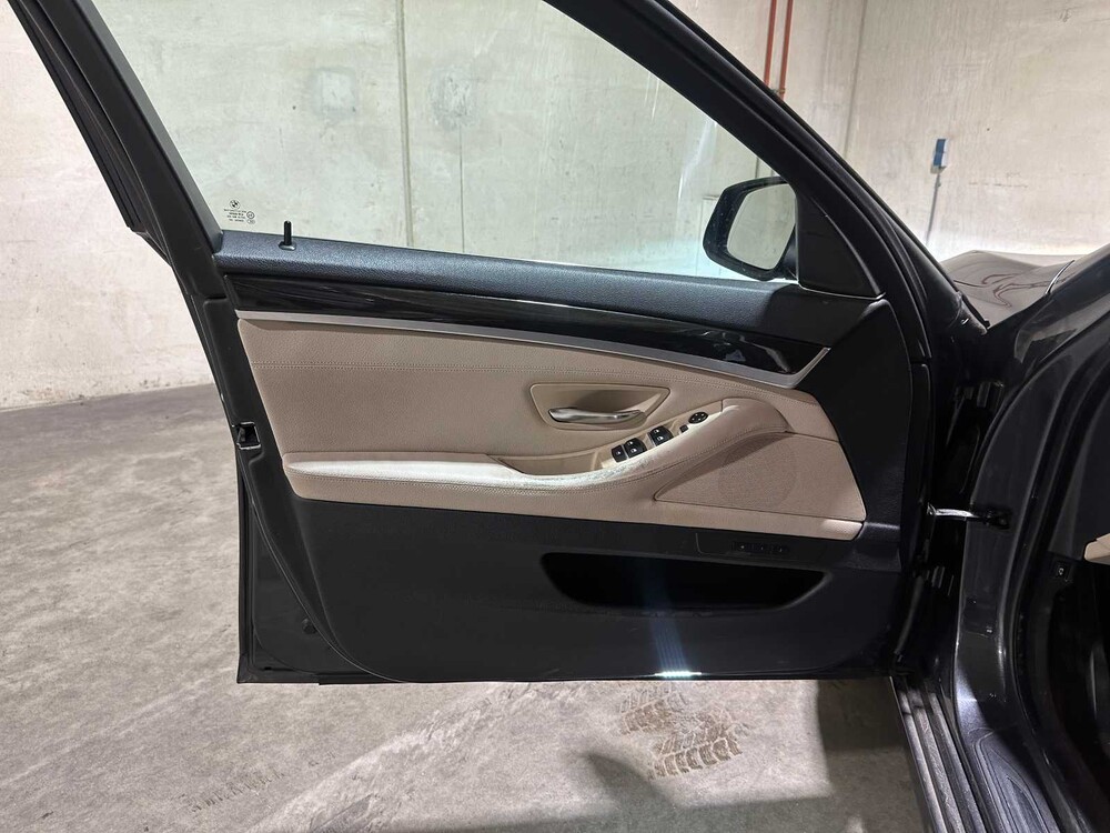 BMW 528i Touring High Executive 258hp 2011 5-Series, 55-PFG-7