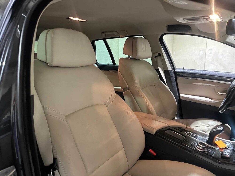 BMW 528i Touring High Executive 258hp 2011 5-Series, 55-PFG-7