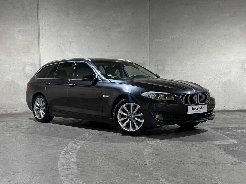 BMW 528i Touring High Executive 258hp 2011 5-Series, 55-PFG-7