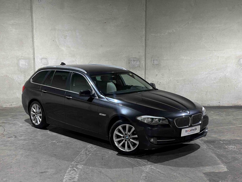 BMW 528i Touring High Executive 258hp 2011 5-Series, 55-PFG-7