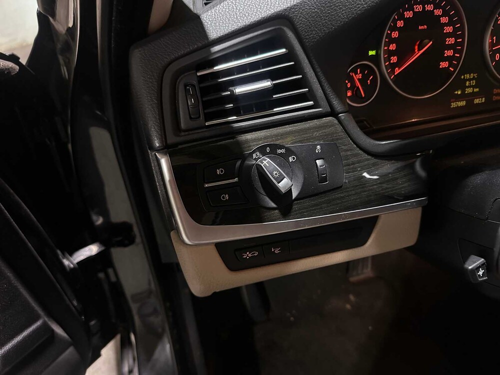 BMW 528i Touring High Executive 258hp 2011 5-Series, 55-PFG-7