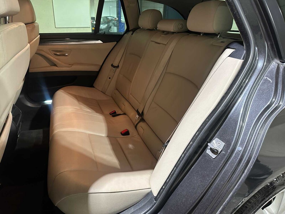 BMW 528i Touring High Executive 258hp 2011 5-Series, 55-PFG-7