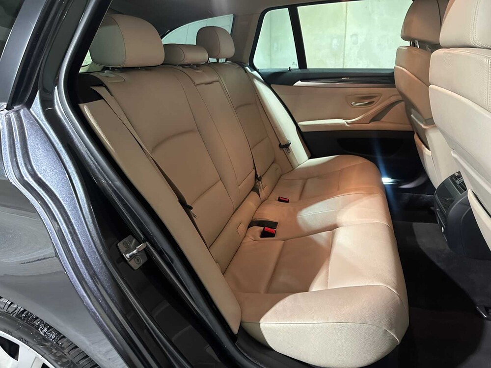 BMW 528i Touring High Executive 258hp 2011 5-Series, 55-PFG-7