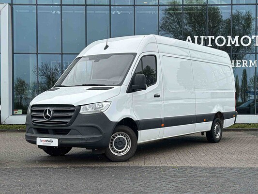 Passenger cars and commercial vehicles in Tiel