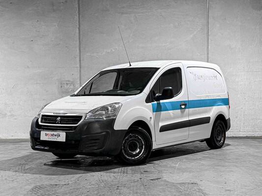 Passenger cars and commercial vehicles in Tiel