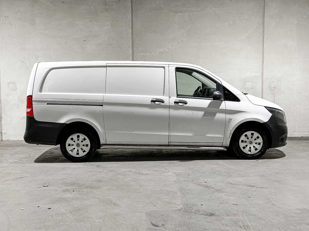 Mercedes-Benz Vito 111 CDI Lang Bestelauto van Het Jaar Editie 114pk 2017 Bedrijfswagen, V-815-GK