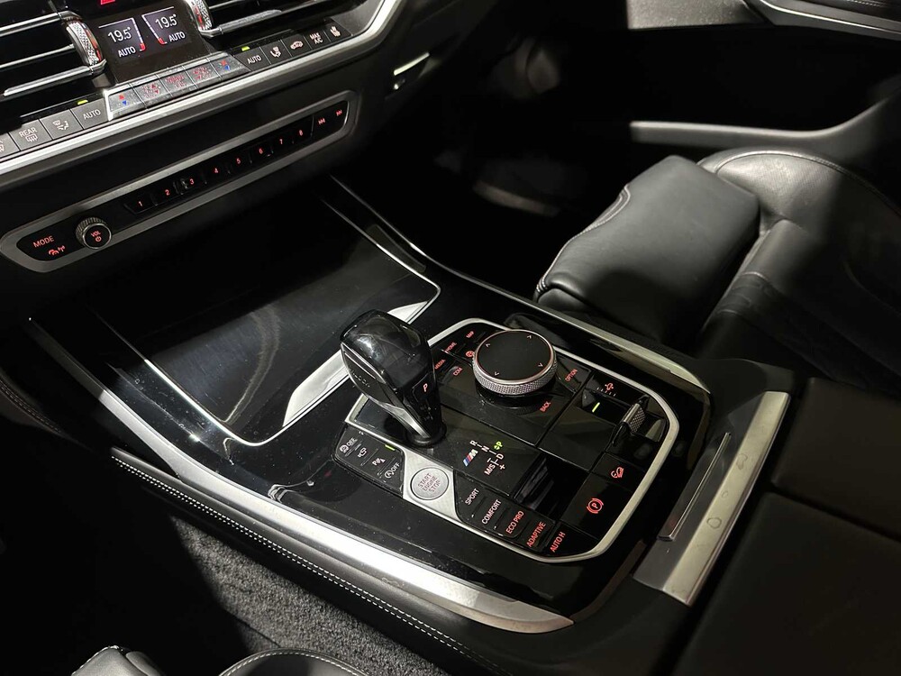 BMW X7 M50i 4.4 V8 High Executive M-Sport 530PS 2021 G07, P-038-DK