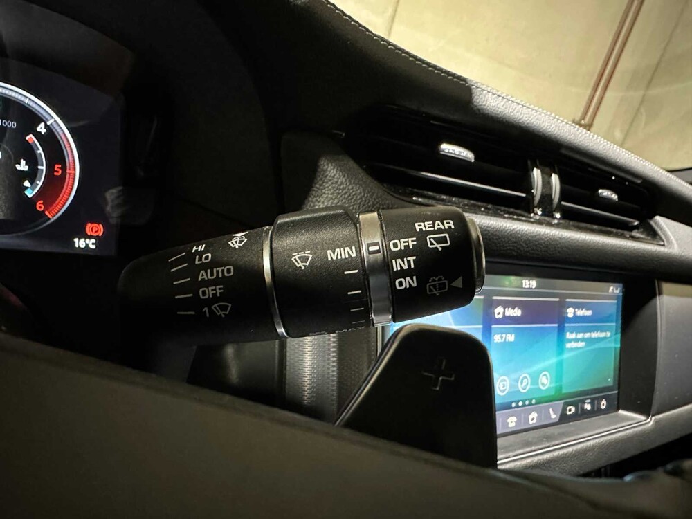 Jaguar XF Sportbrake 2.0d Portfolio 179PS 2017 (Original-NL), PZ-465-J