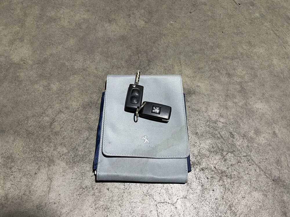 Peugeot 5008 1.6 THP GT 7p. 156pk 2011, 72-NXP-2