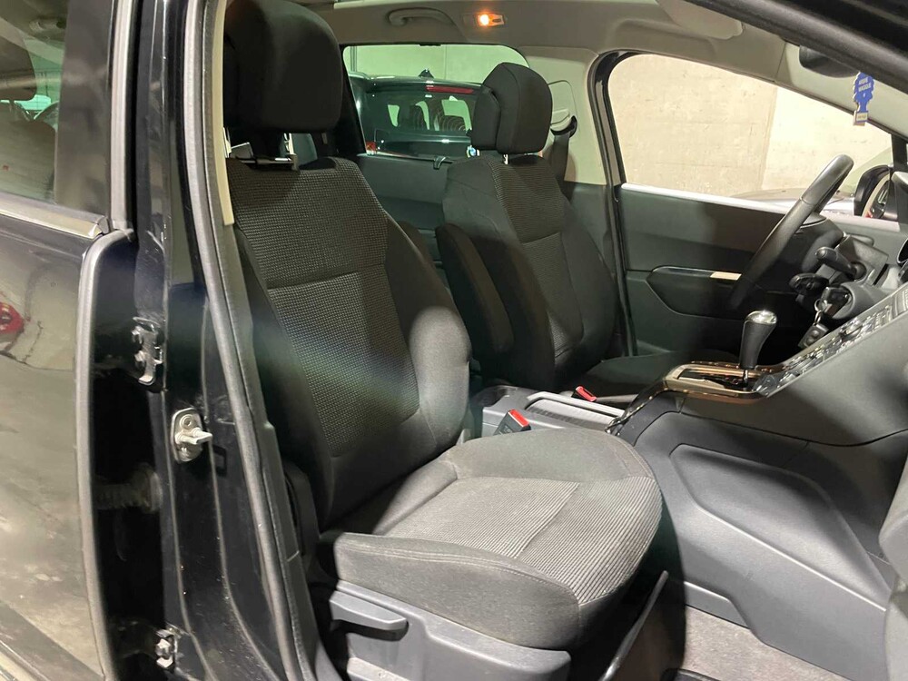 Peugeot 5008 1.6 THP GT 7p. 156pk 2011, 72-NXP-2