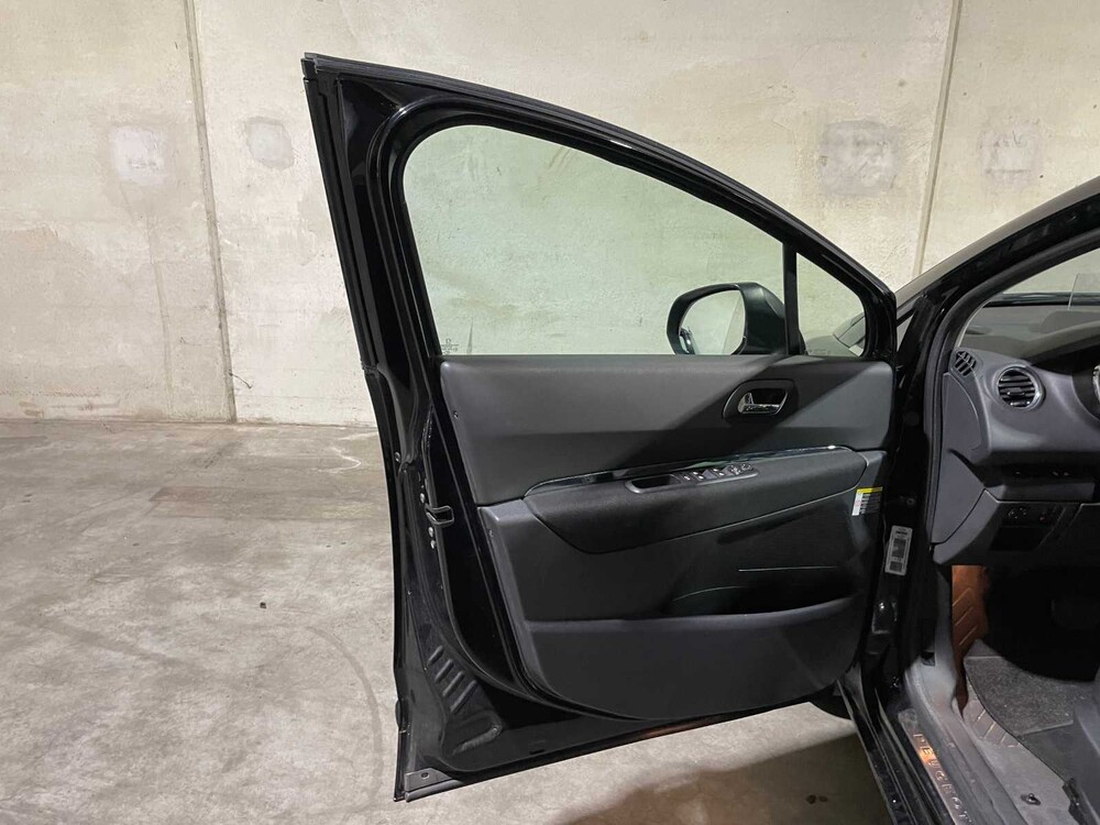 Peugeot 5008 1.6 THP GT 7p. 156pk 2011, 72-NXP-2