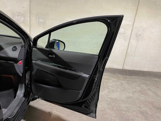 Peugeot 5008 1.6 THP GT 7p. 156hp 2011, 72-NXP-2
