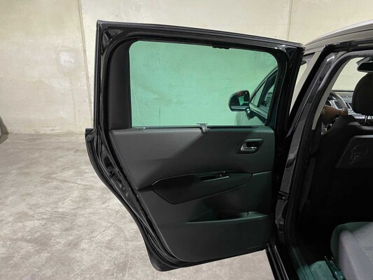 Peugeot 5008 1.6 THP GT 7p. 156hp 2011, 72-NXP-2