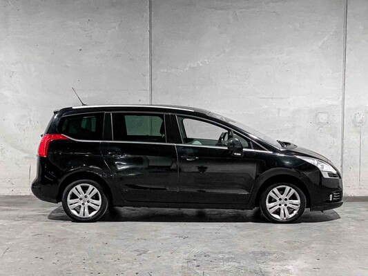 Peugeot 5008 1.6 THP GT 7p. 156hp 2011, 72-NXP-2