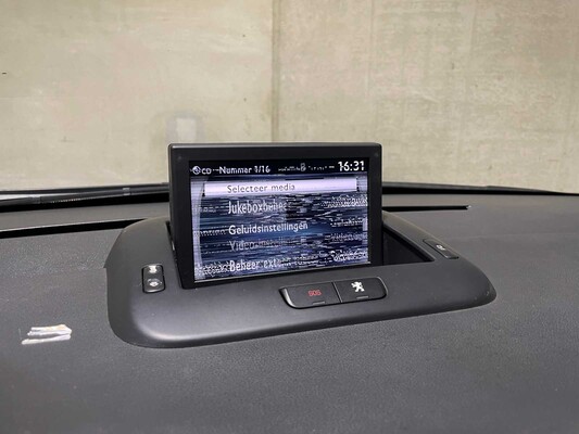 Peugeot 5008 1.6 THP GT 7p. 156hp 2011, 72-NXP-2