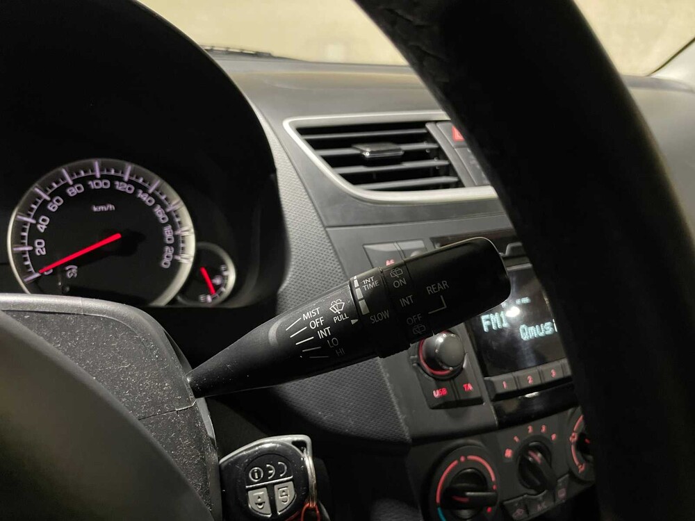 Suzuki Swift 1.2 Summer EASSS 94pk 2012, 29-XNN-5