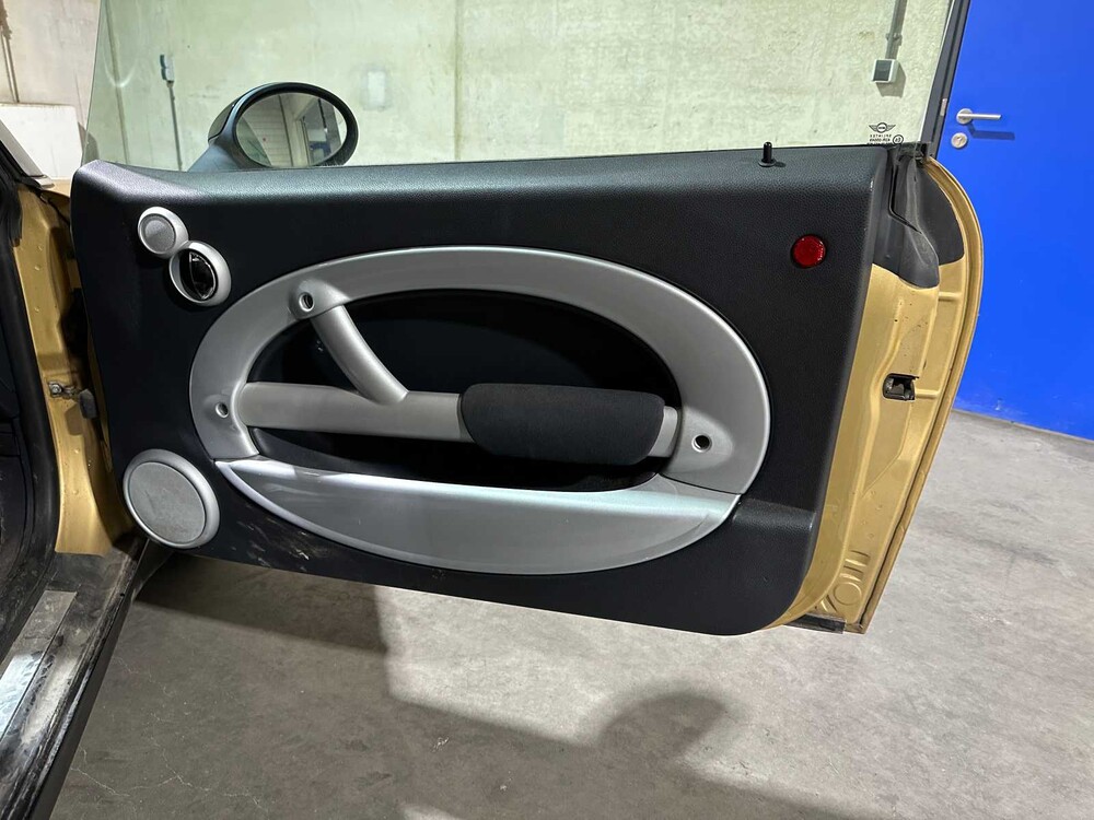 Mini 1.6 Cooper Pepper 116pk 2003, 68-LV-NN